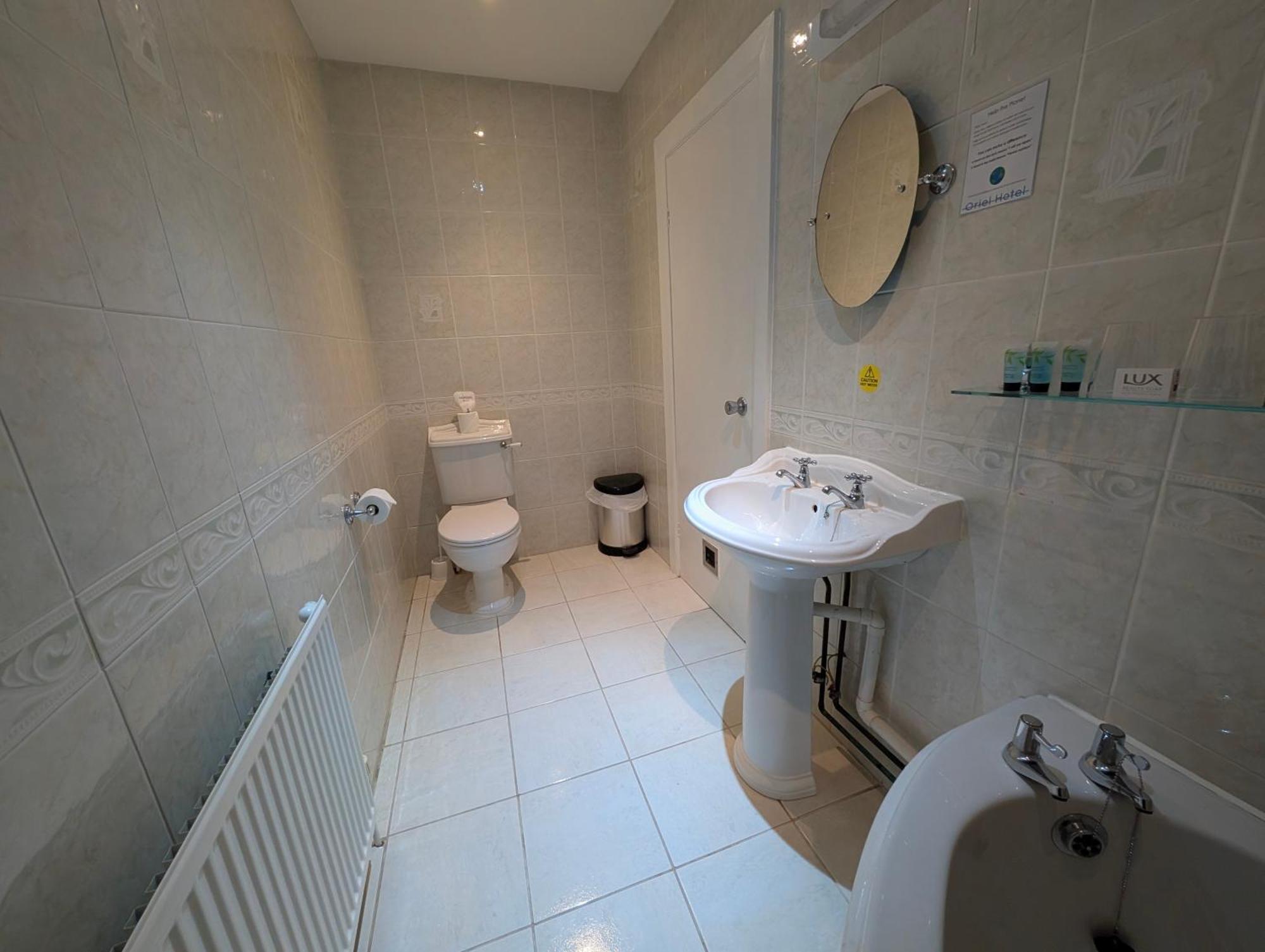 Oriel Hotel St Asaph Ngoại thất bức ảnh